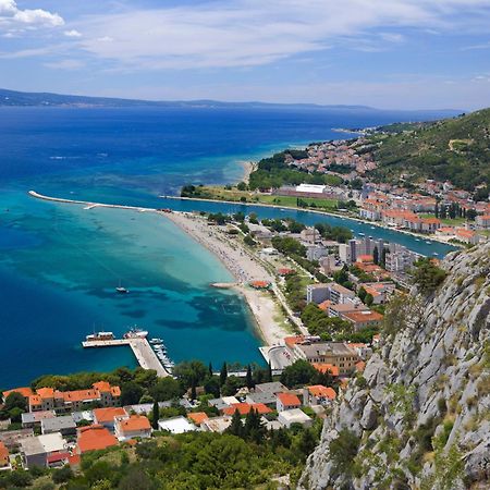 Bella Figura Apartments - Heated Pool Omiš Екстериор снимка