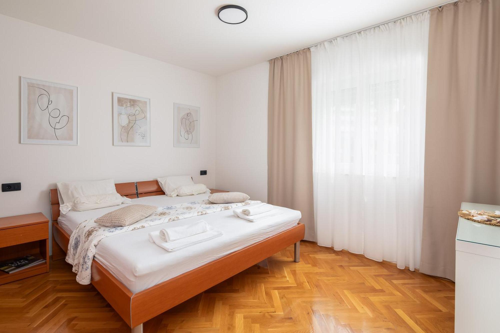 Bella Figura Apartments - Heated Pool Omiš Екстериор снимка