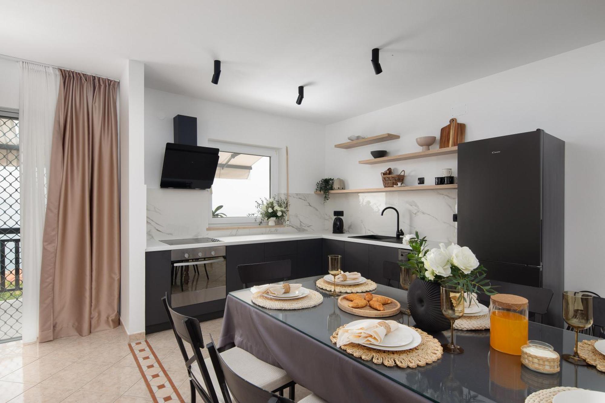 Bella Figura Apartments - Heated Pool Omiš Екстериор снимка