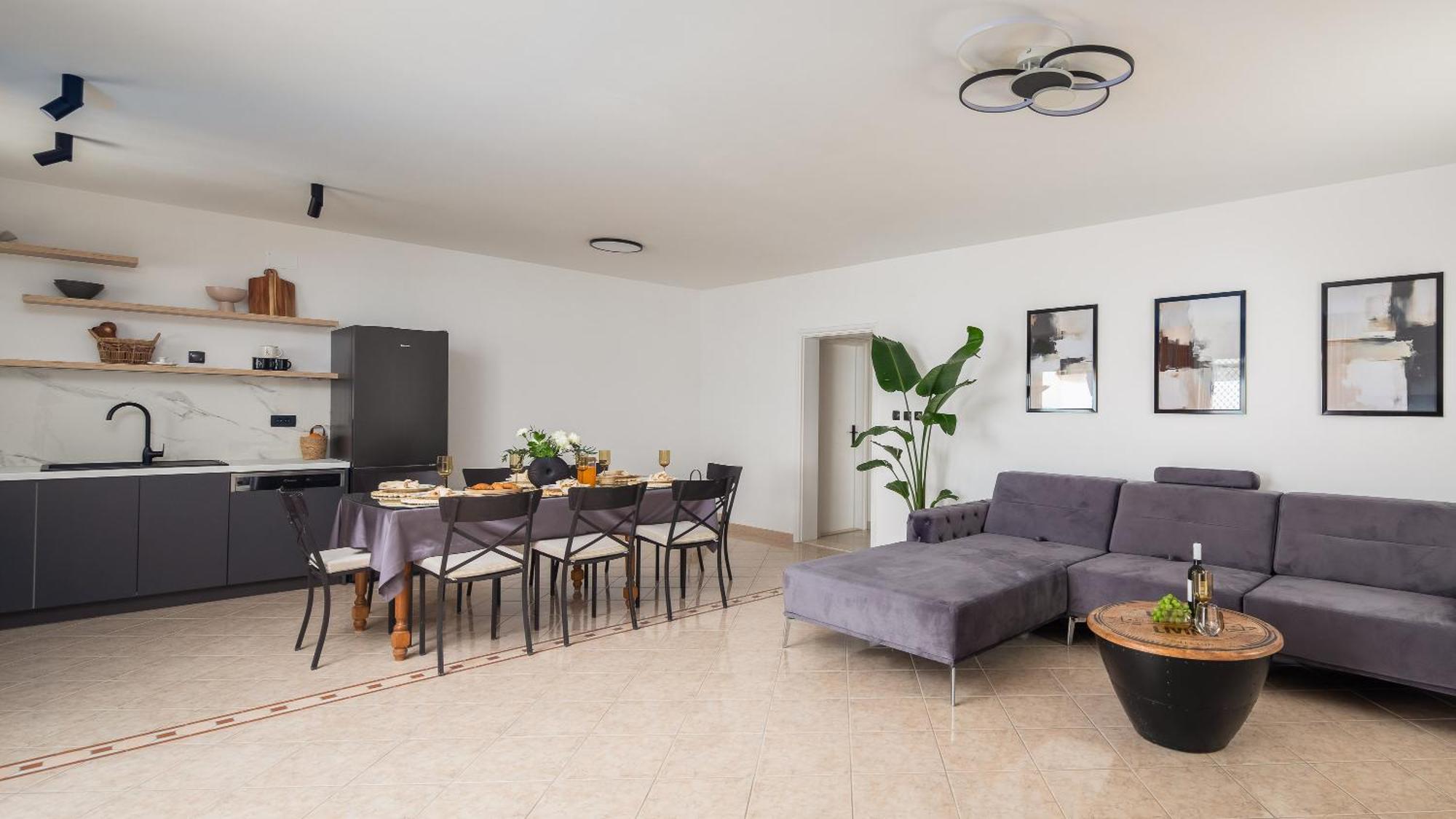 Bella Figura Apartments - Heated Pool Omiš Екстериор снимка