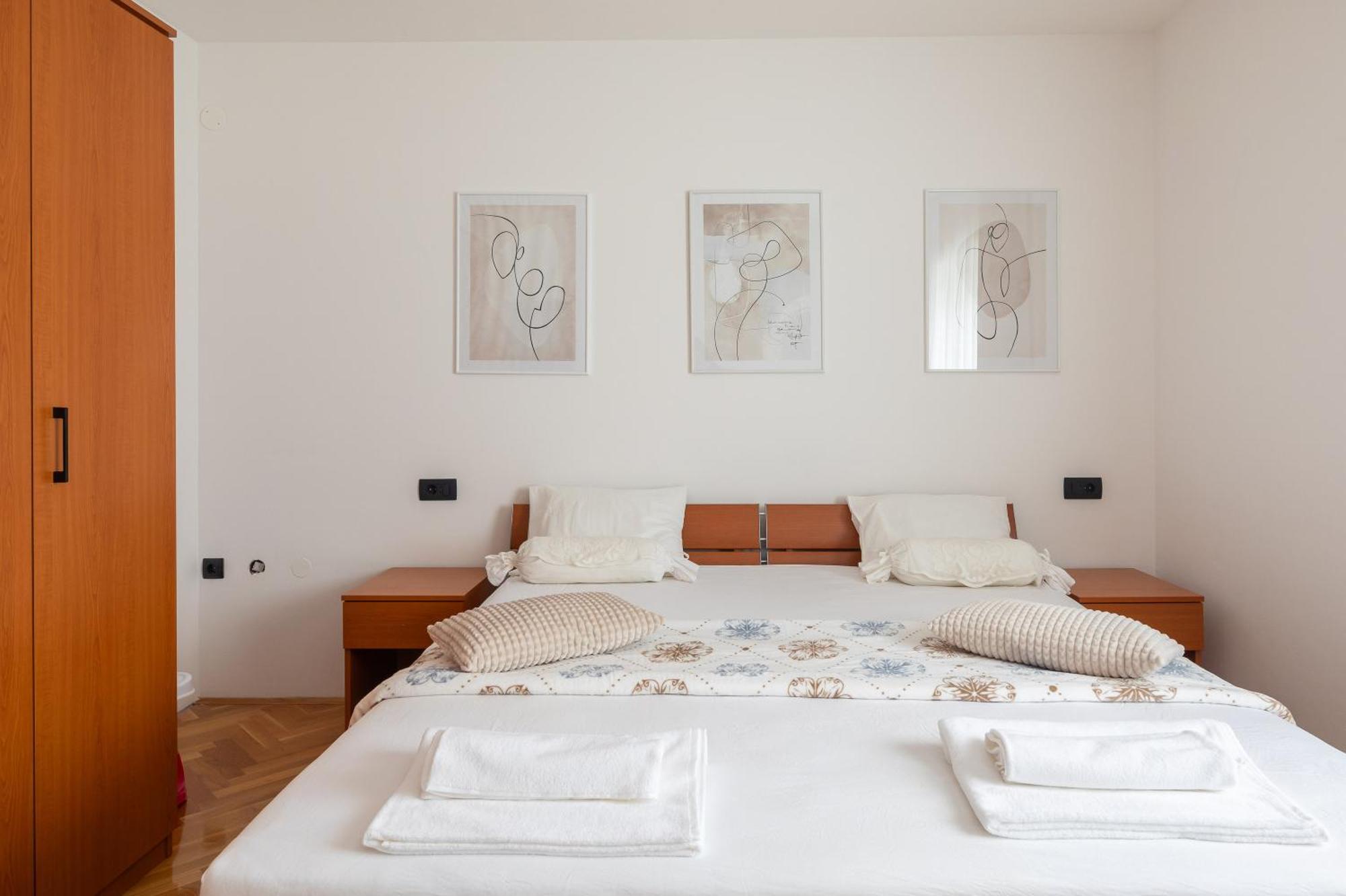 Bella Figura Apartments - Heated Pool Omiš Екстериор снимка
