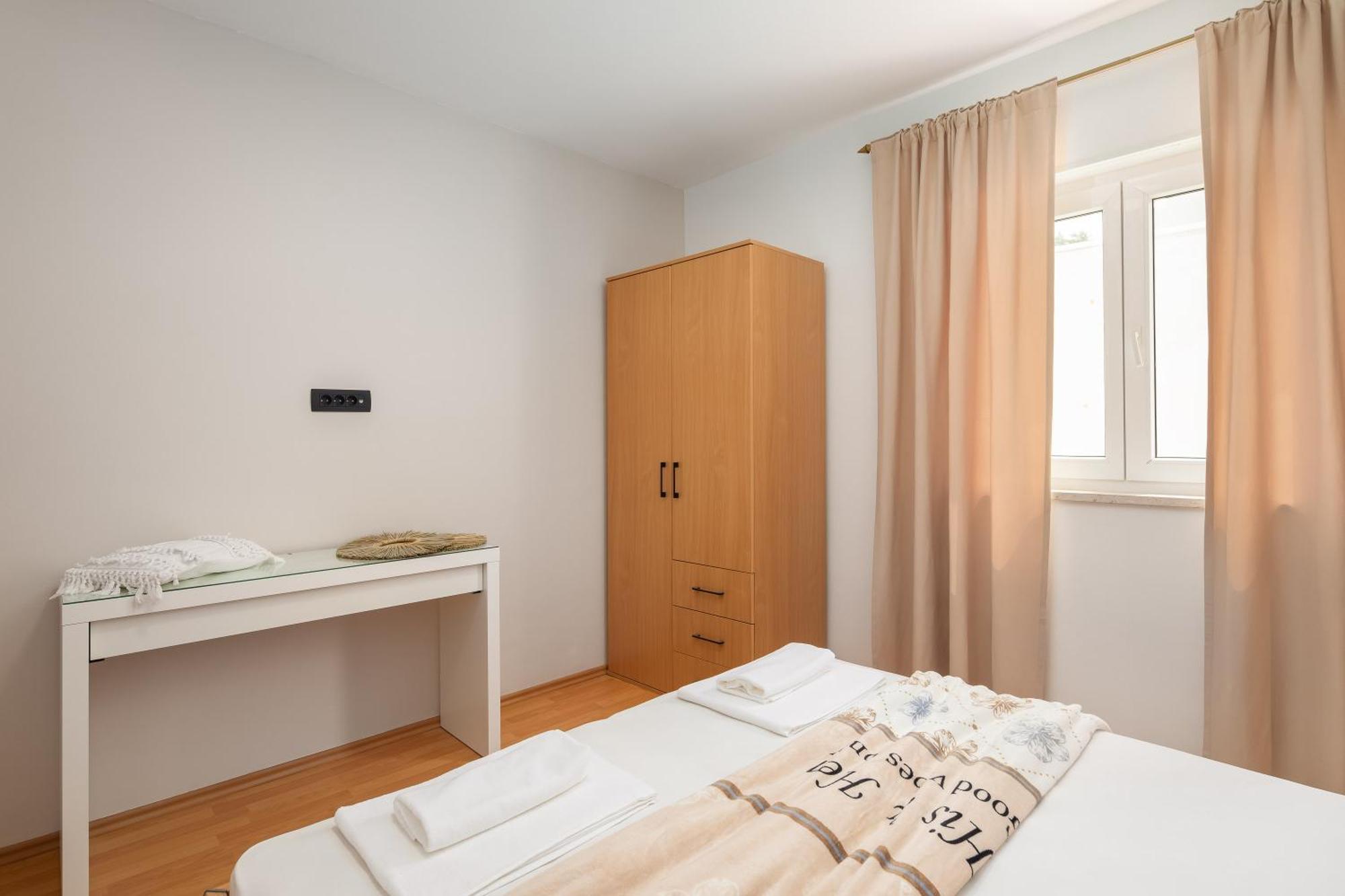 Bella Figura Apartments - Heated Pool Omiš Екстериор снимка