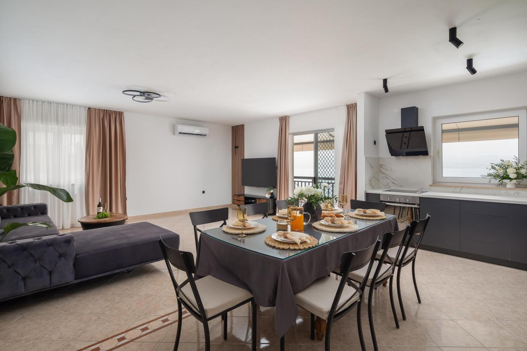 Bella Figura Apartments - Heated Pool Omiš Екстериор снимка