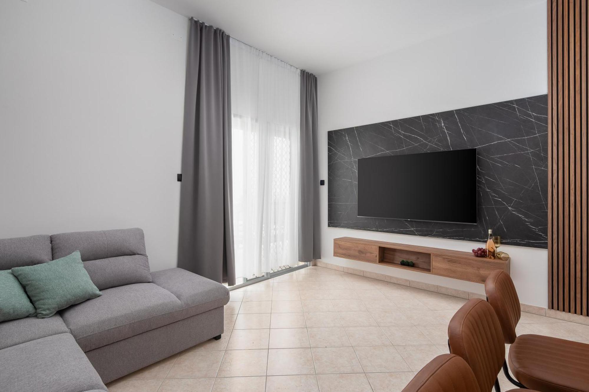 Bella Figura Apartments - Heated Pool Omiš Екстериор снимка