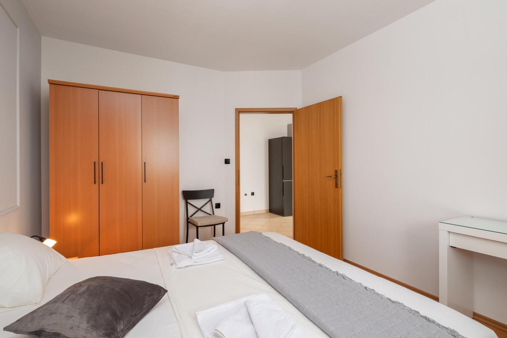 Bella Figura Apartments - Heated Pool Omiš Екстериор снимка