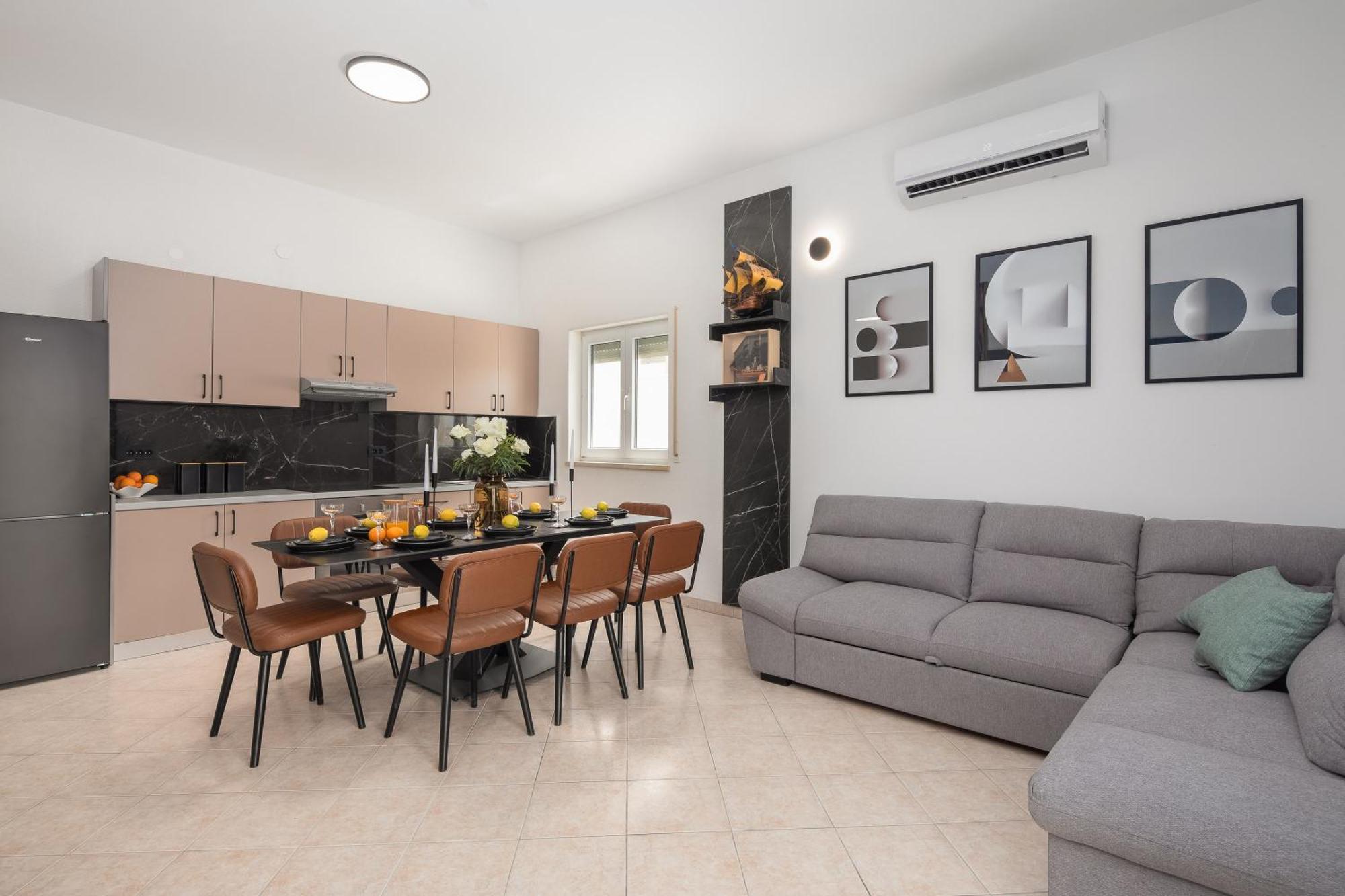 Bella Figura Apartments - Heated Pool Omiš Екстериор снимка