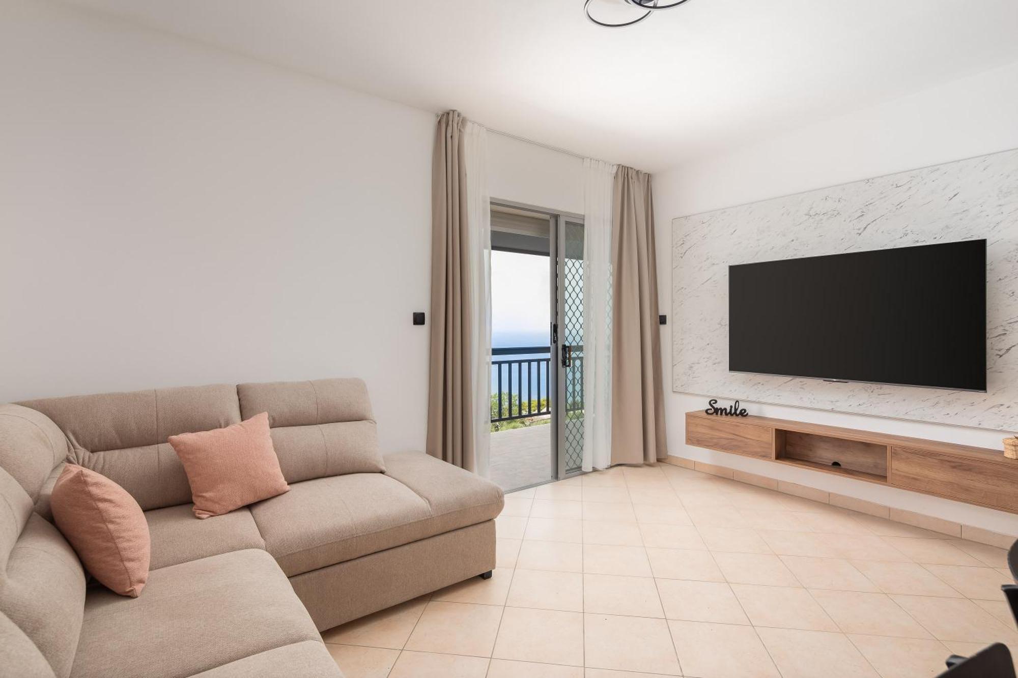Bella Figura Apartments - Heated Pool Omiš Екстериор снимка