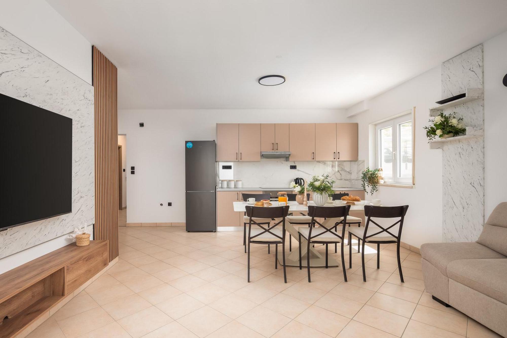 Bella Figura Apartments - Heated Pool Omiš Екстериор снимка
