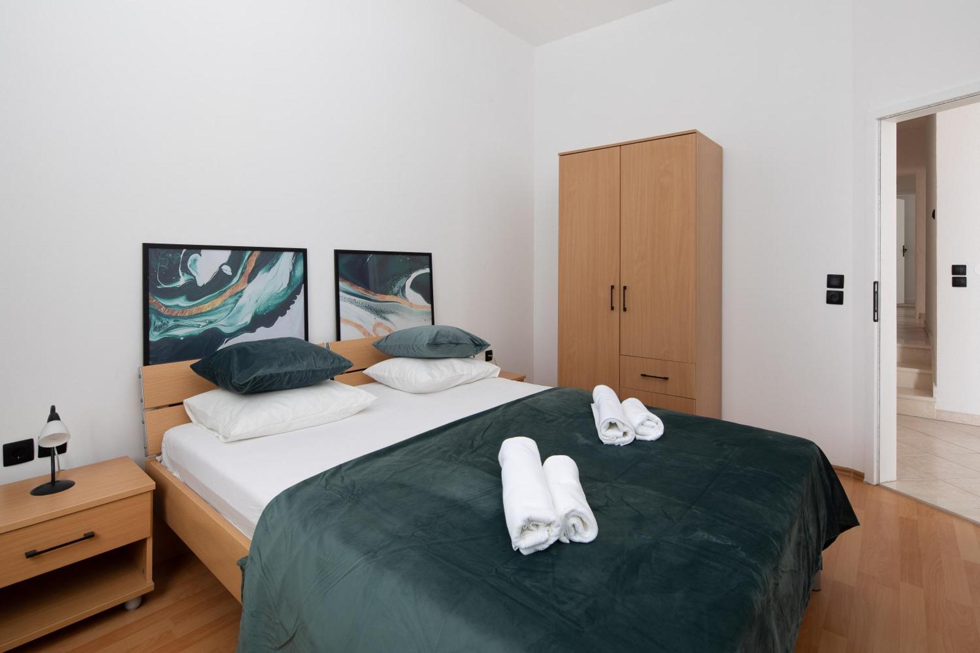 Bella Figura Apartments - Heated Pool Omiš Екстериор снимка