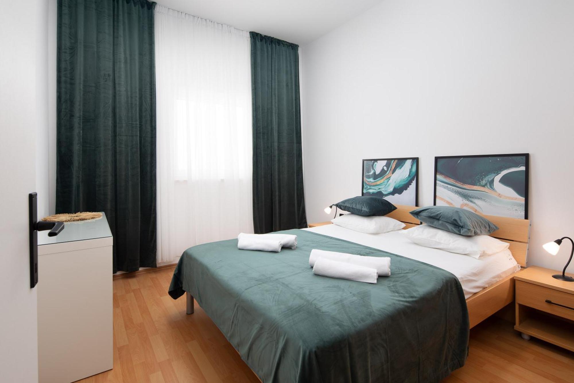 Bella Figura Apartments - Heated Pool Omiš Екстериор снимка