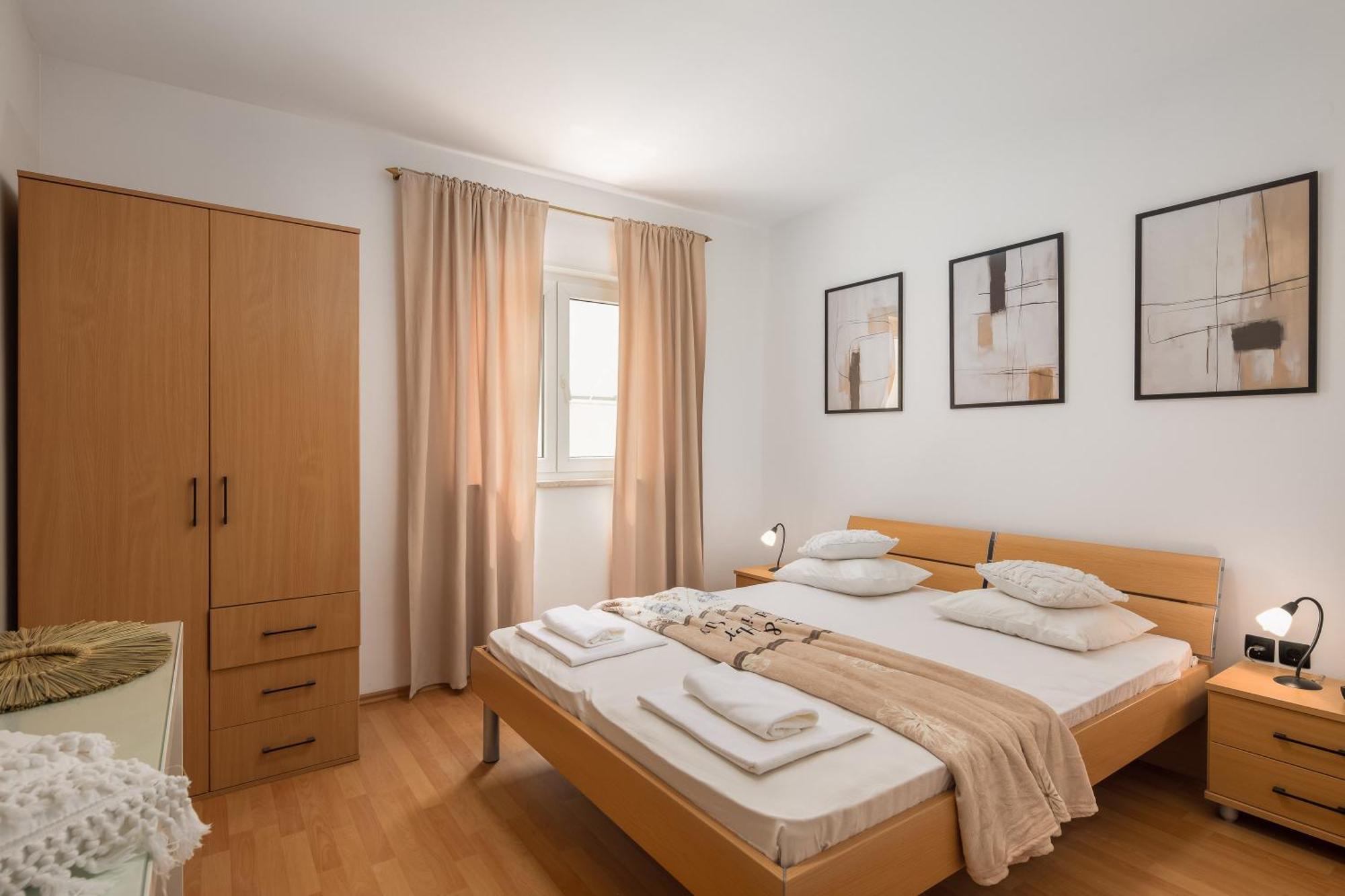 Bella Figura Apartments - Heated Pool Omiš Екстериор снимка