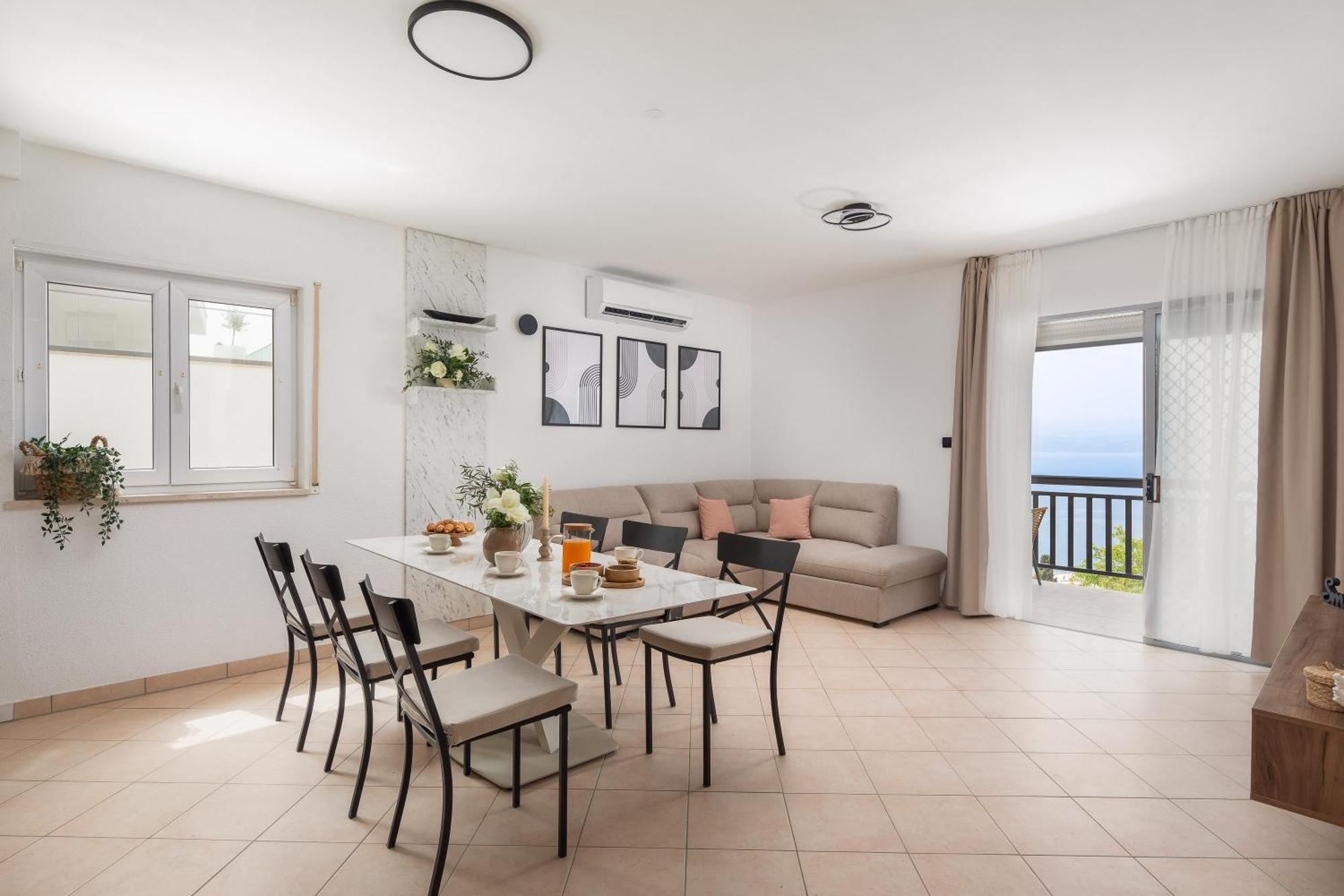 Bella Figura Apartments - Heated Pool Omiš Екстериор снимка