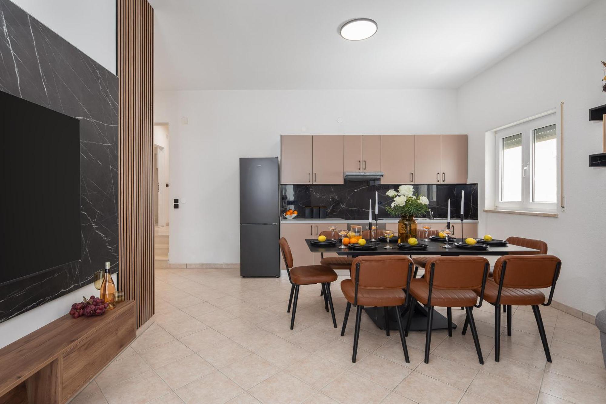 Bella Figura Apartments - Heated Pool Omiš Екстериор снимка