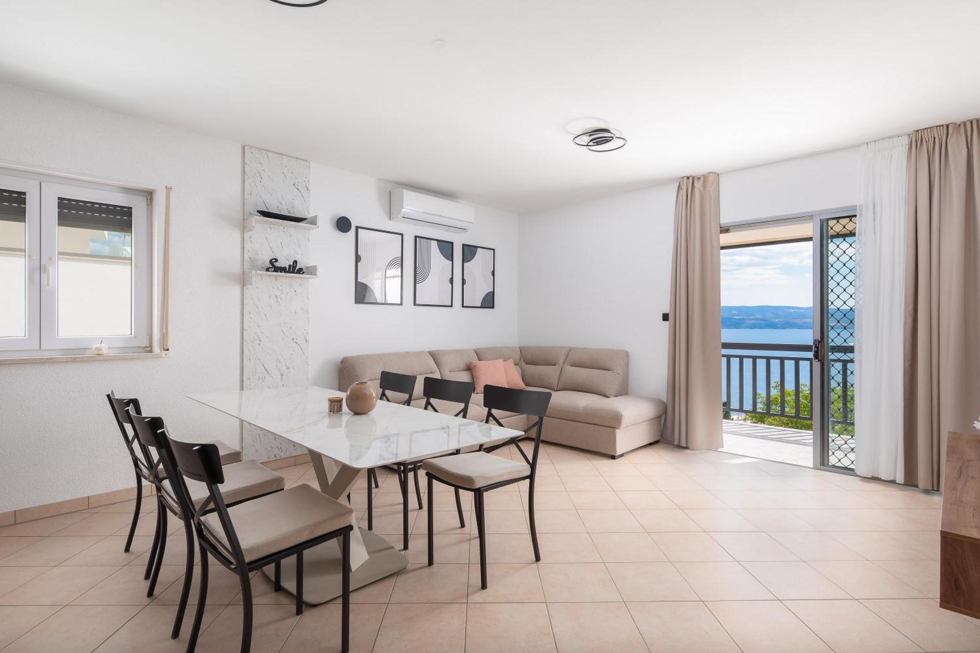 Bella Figura Apartments - Heated Pool Omiš Екстериор снимка