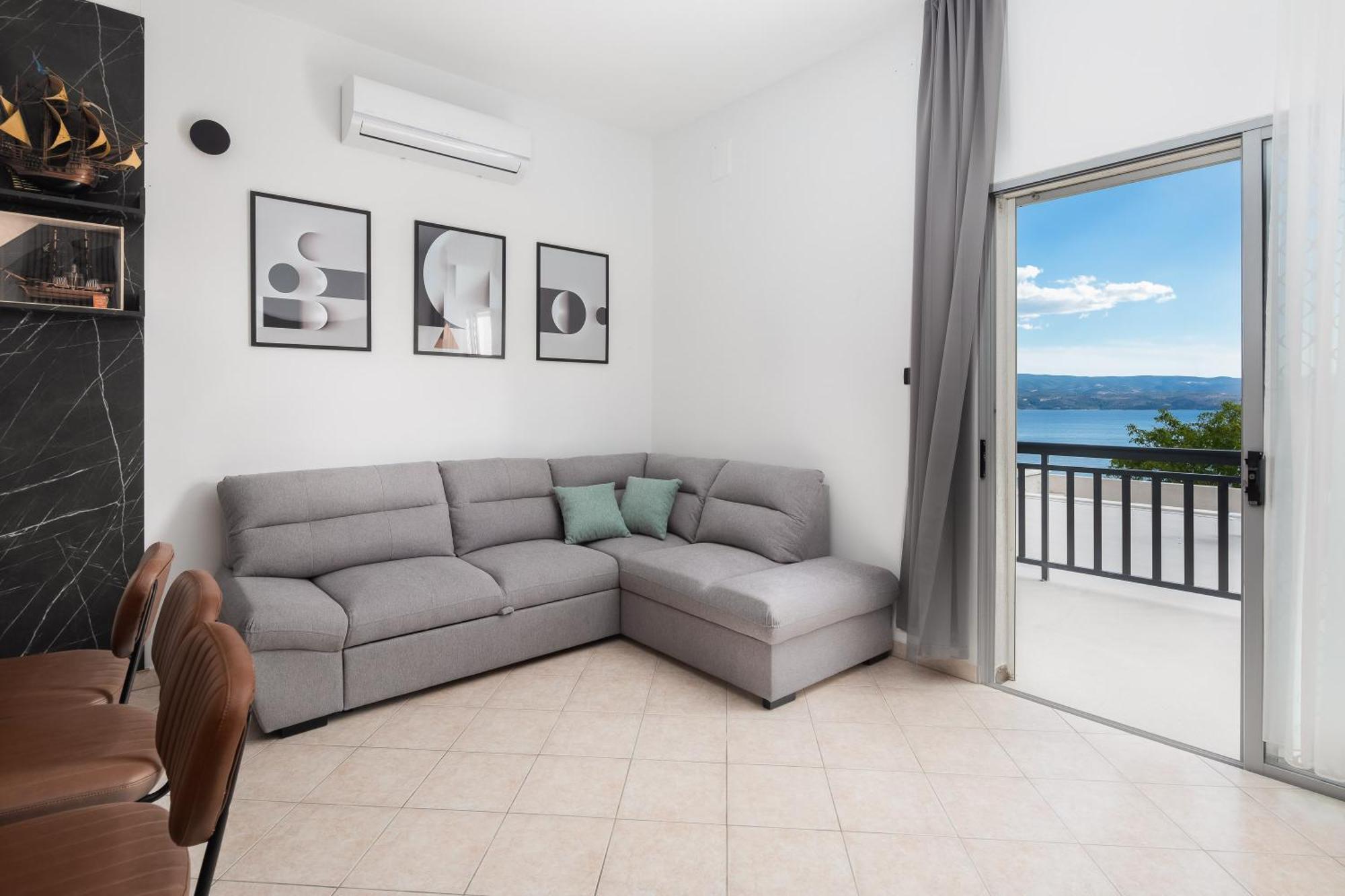 Bella Figura Apartments - Heated Pool Omiš Екстериор снимка