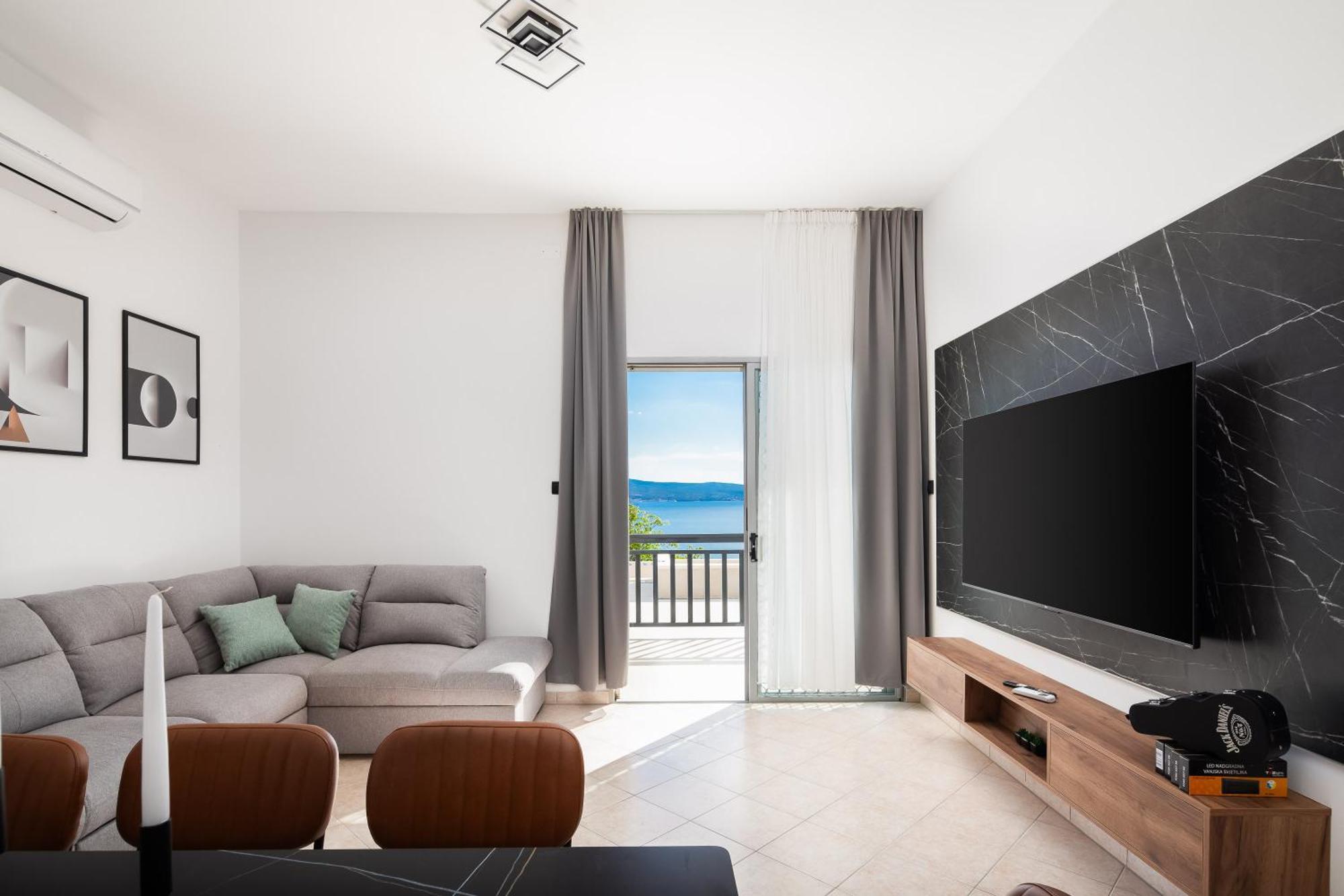 Bella Figura Apartments - Heated Pool Omiš Екстериор снимка