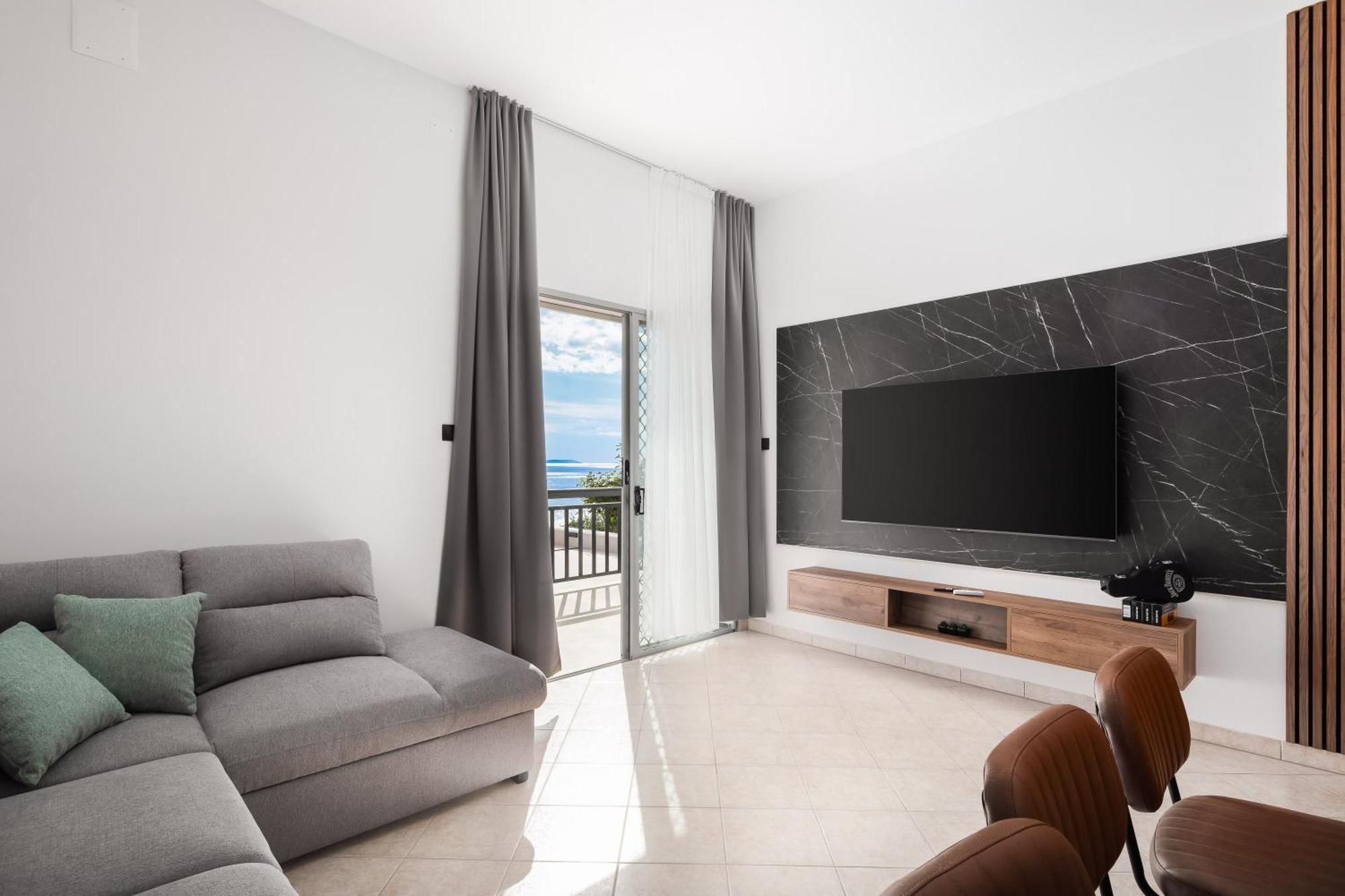 Bella Figura Apartments - Heated Pool Omiš Екстериор снимка
