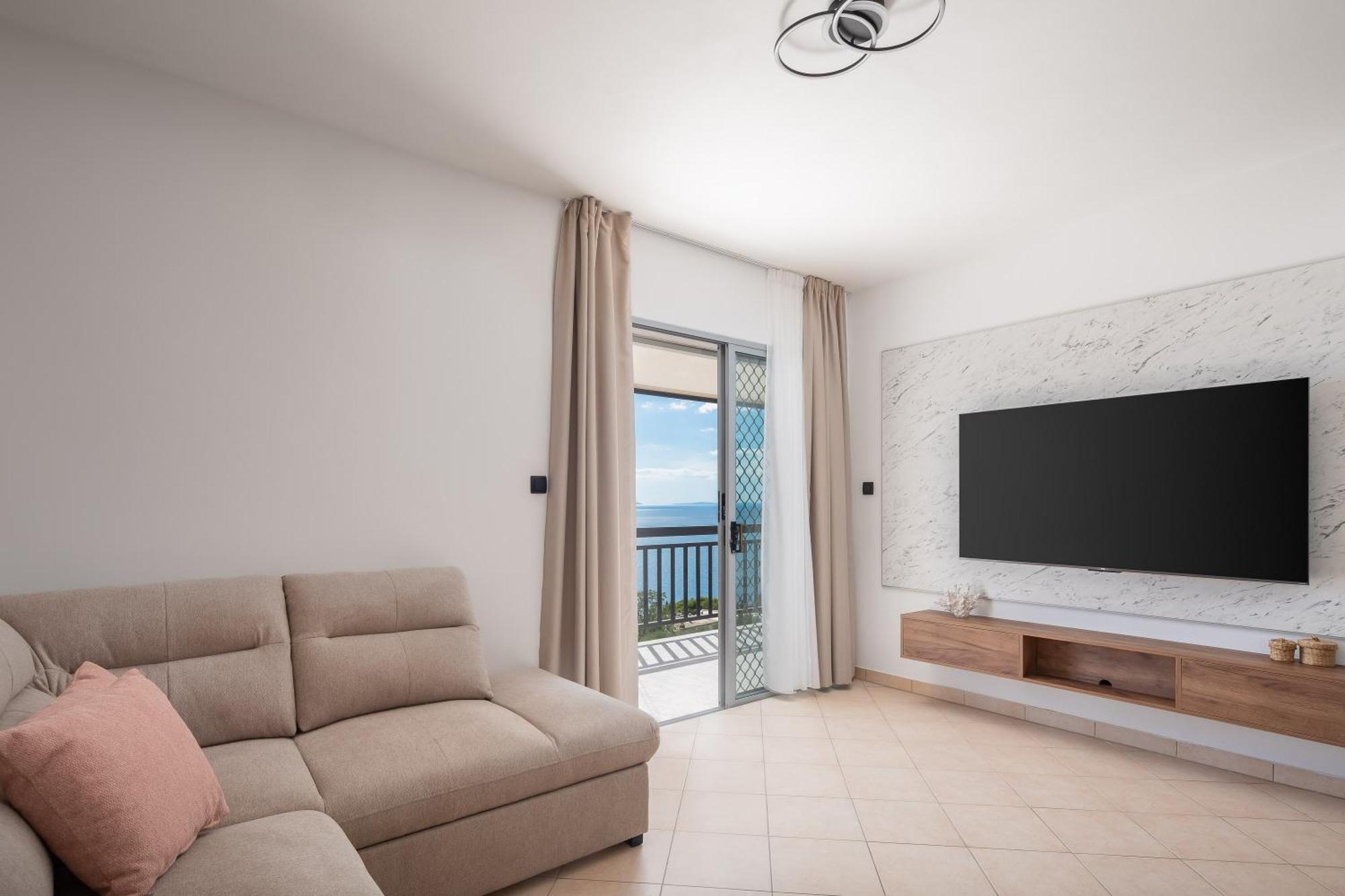 Bella Figura Apartments - Heated Pool Omiš Екстериор снимка