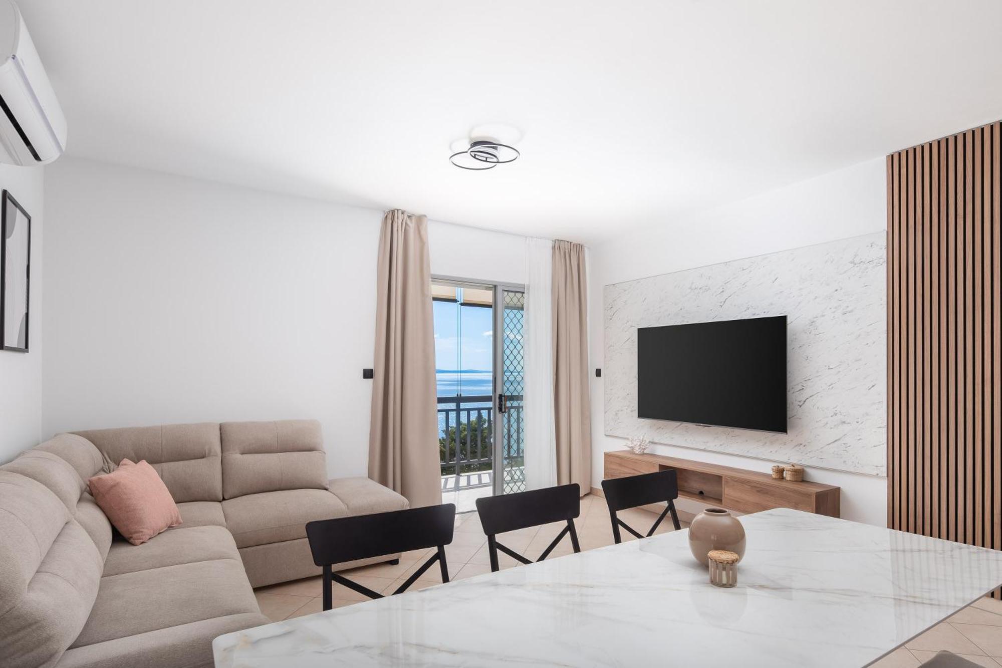 Bella Figura Apartments - Heated Pool Omiš Екстериор снимка