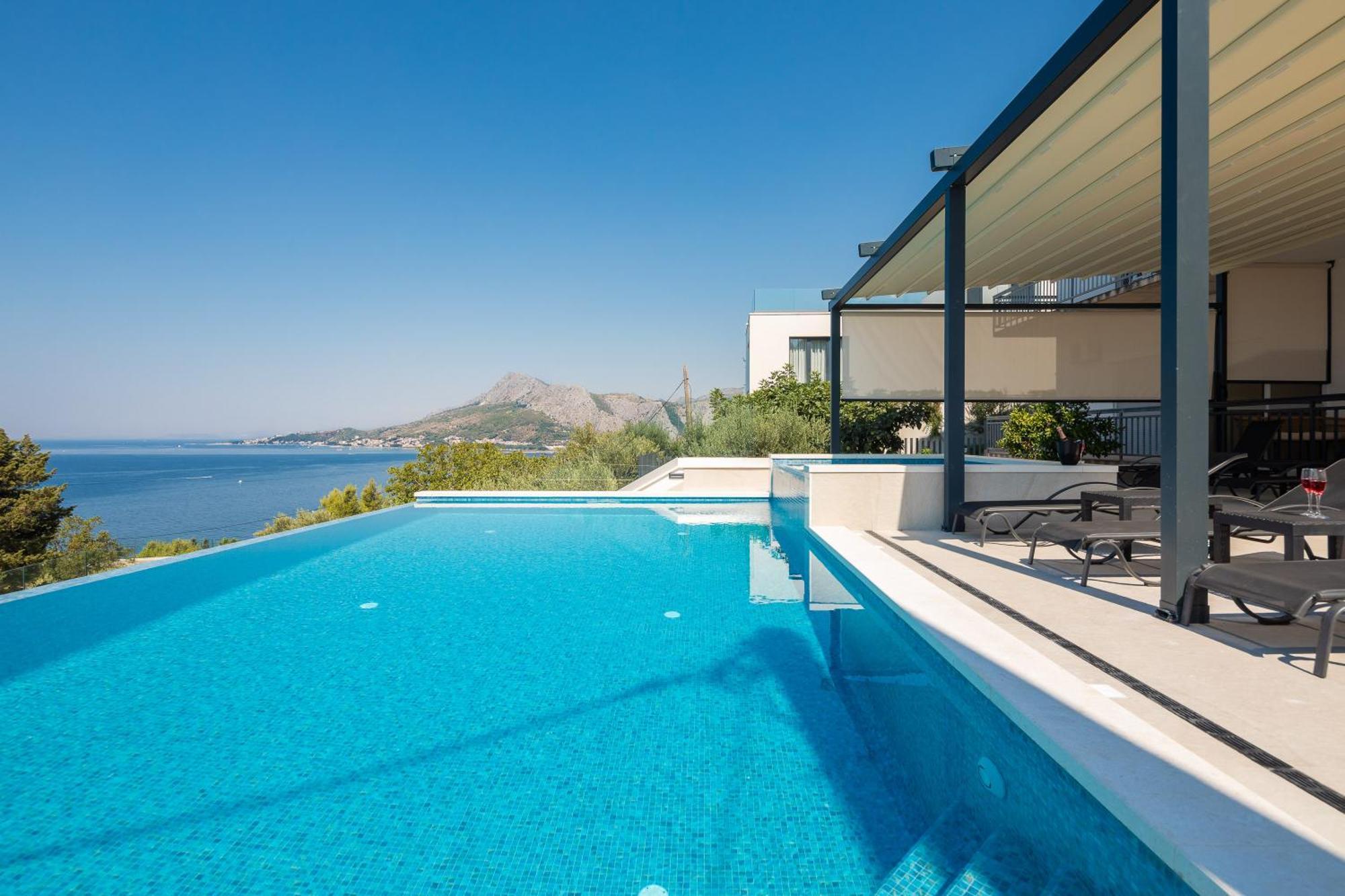 Bella Figura Apartments - Heated Pool Omiš Екстериор снимка