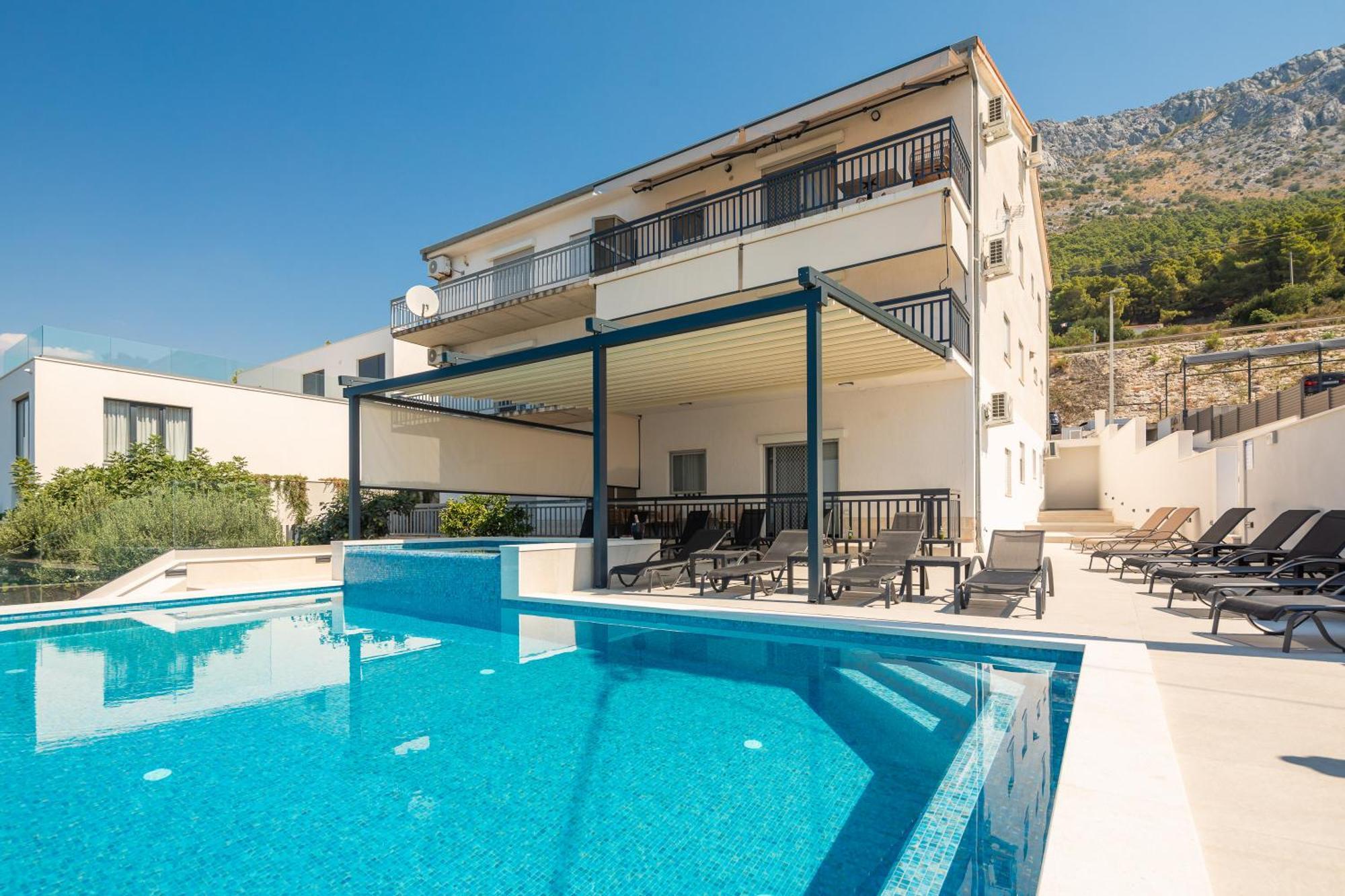 Bella Figura Apartments - Heated Pool Omiš Екстериор снимка