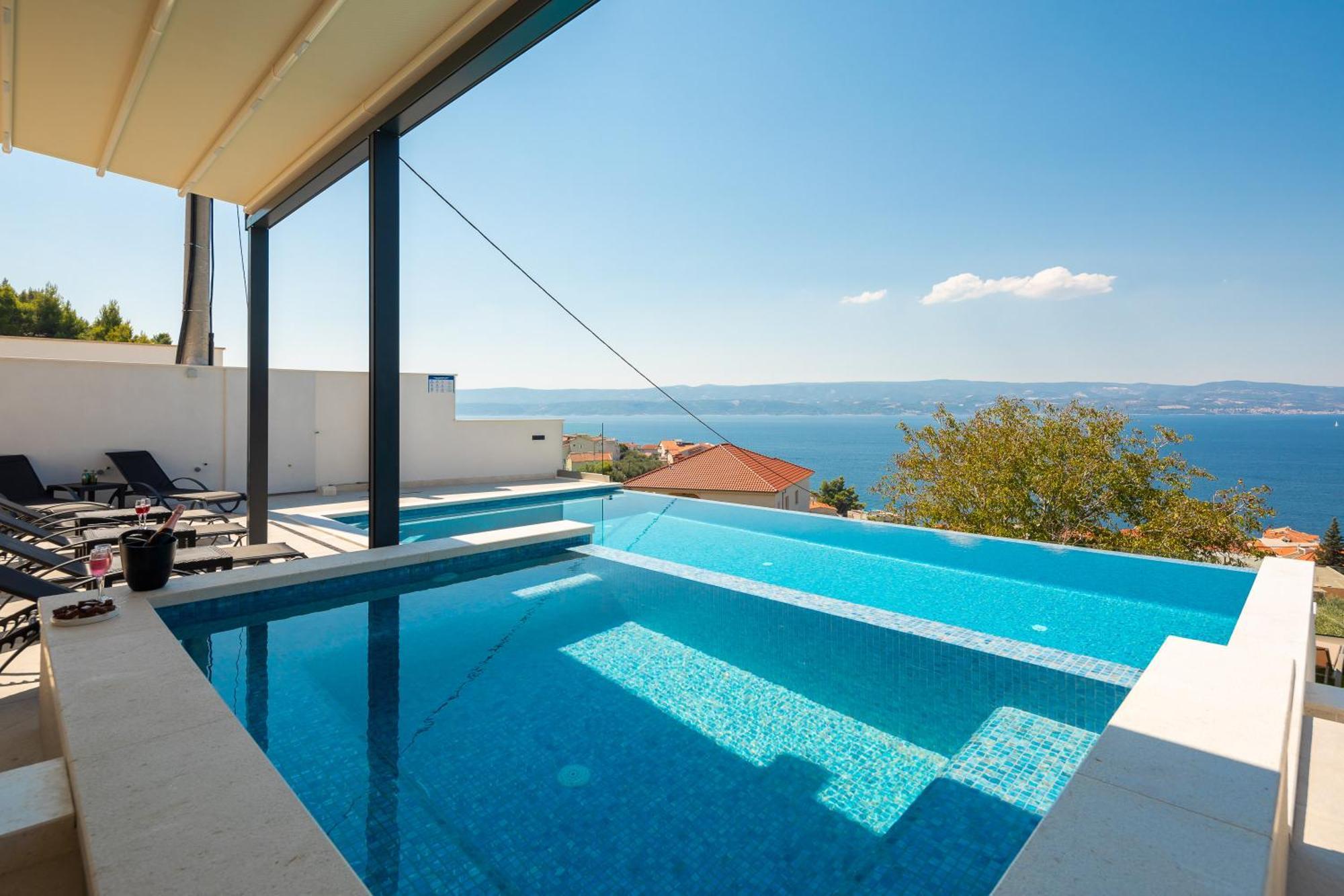 Bella Figura Apartments - Heated Pool Omiš Екстериор снимка